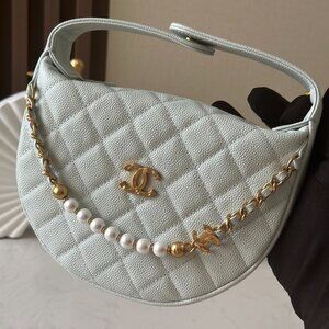 Classic CHANEL Bag: A Stylish and Versatile Choice for Elegance